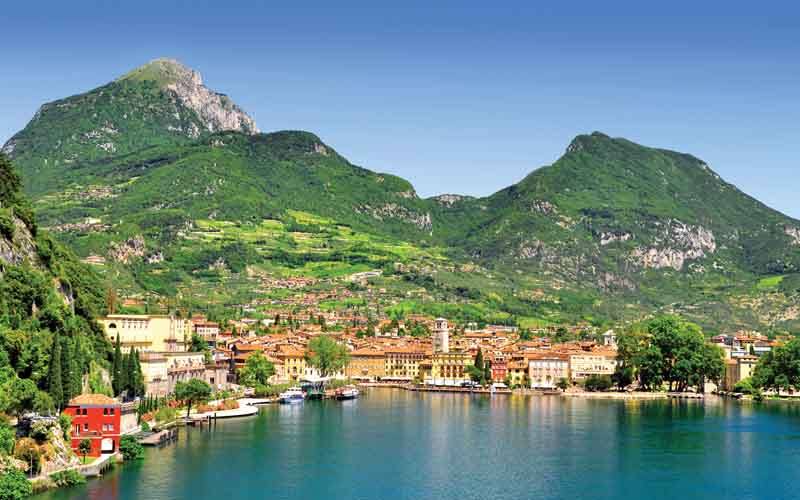Best-lakes-to-visit-on-Italy-holiday